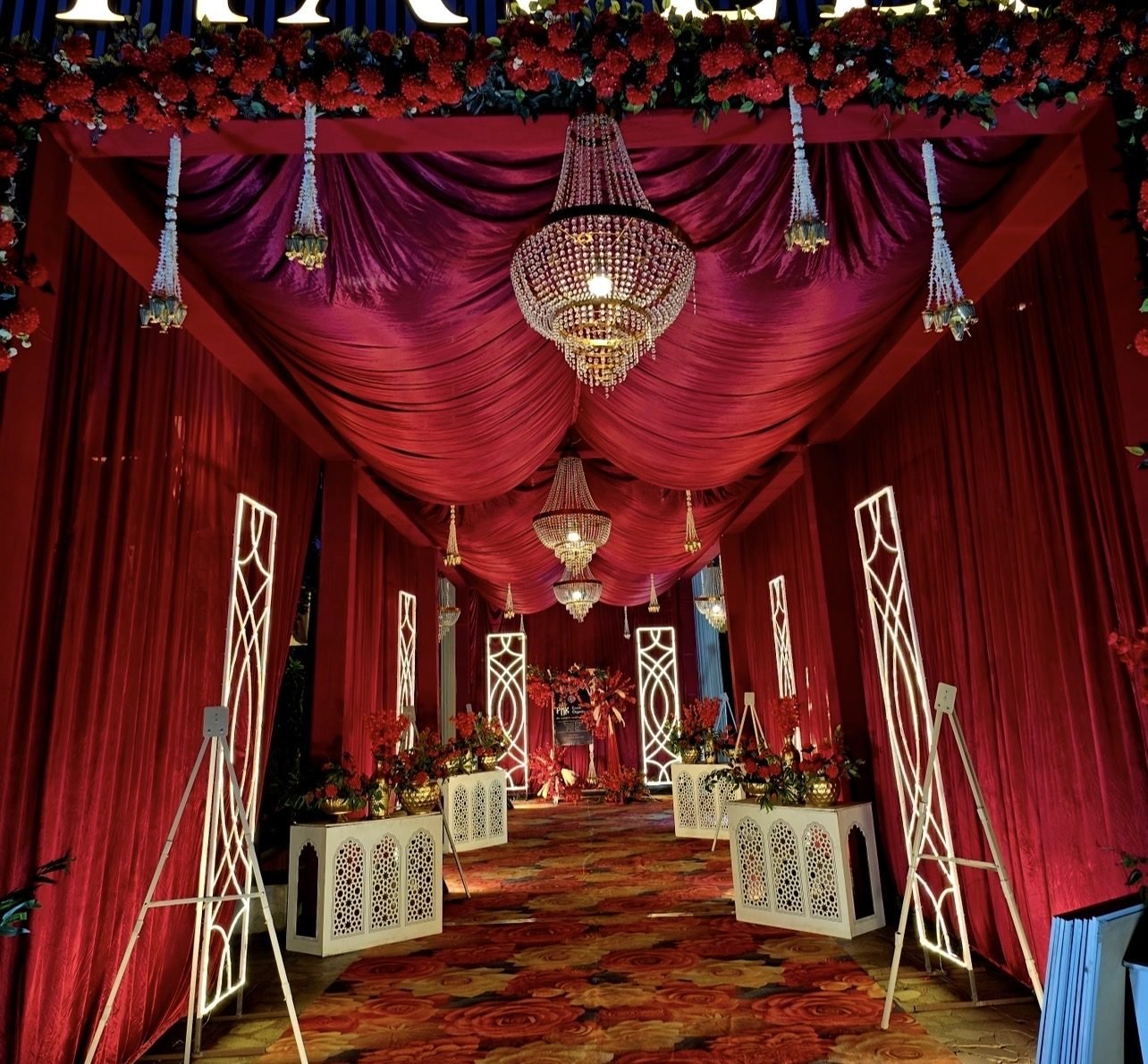 Passage Decor